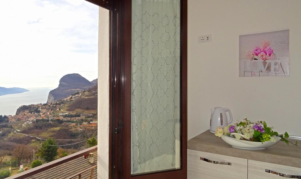 Casa Palanca Lake View Apartment By Gardadomusmea Tremosine Bagian luar foto